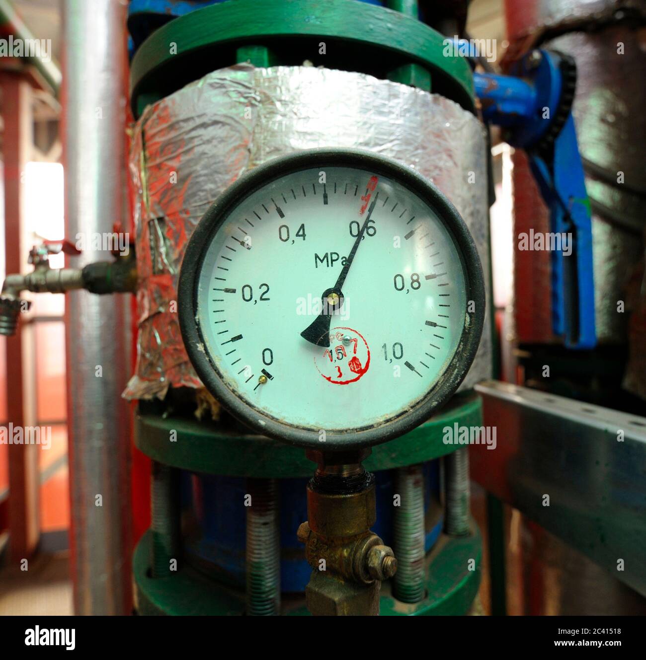 Manómetro que muestra el nivel de presión de vapor dentro del recipiente de  generación de vapor Fotografía de stock - Alamy