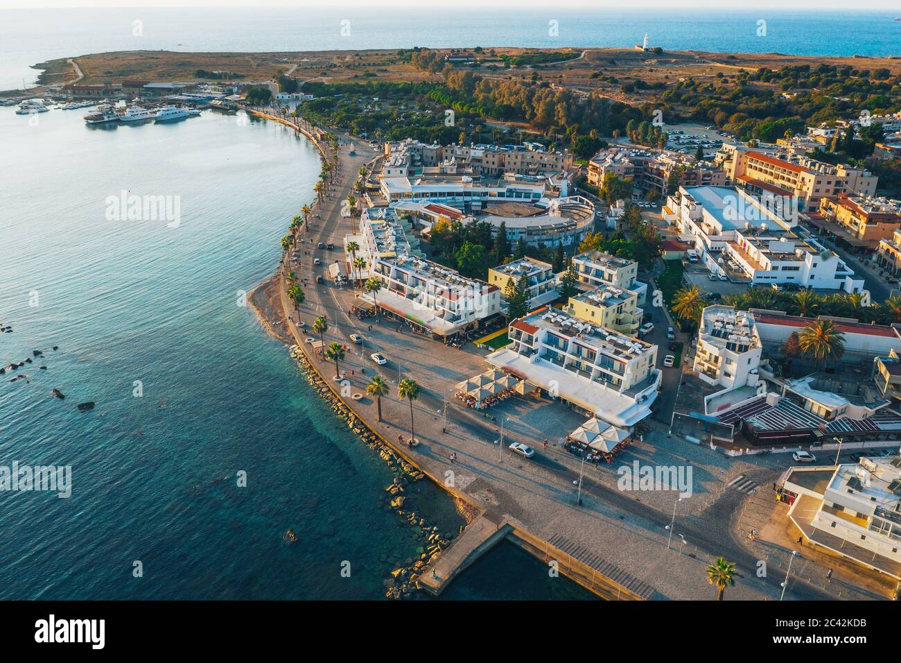 Chipre, terraplén de Paphos, vista aérea. Famoso centro turístico mediterráneo ciudad Summer Travel. Foto de stock