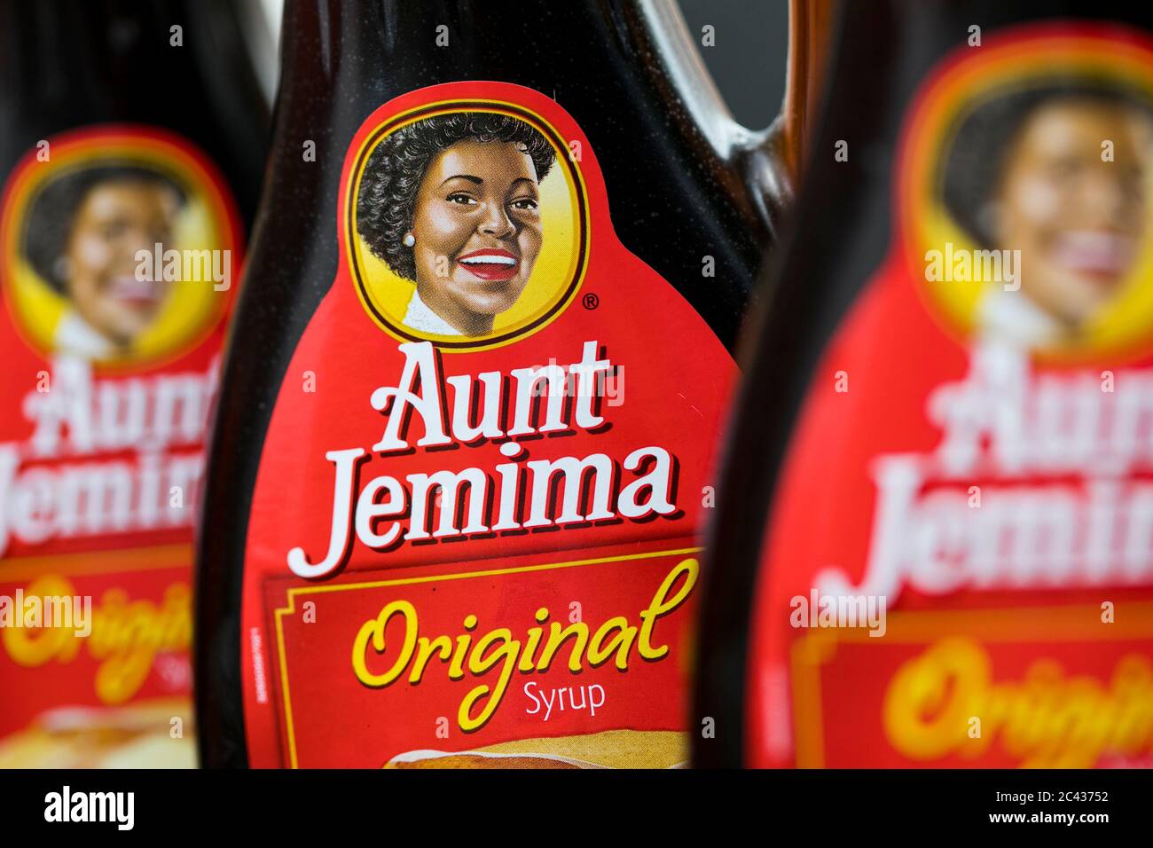 Botellas de jarabe de Aunt Jemima. Foto de stock