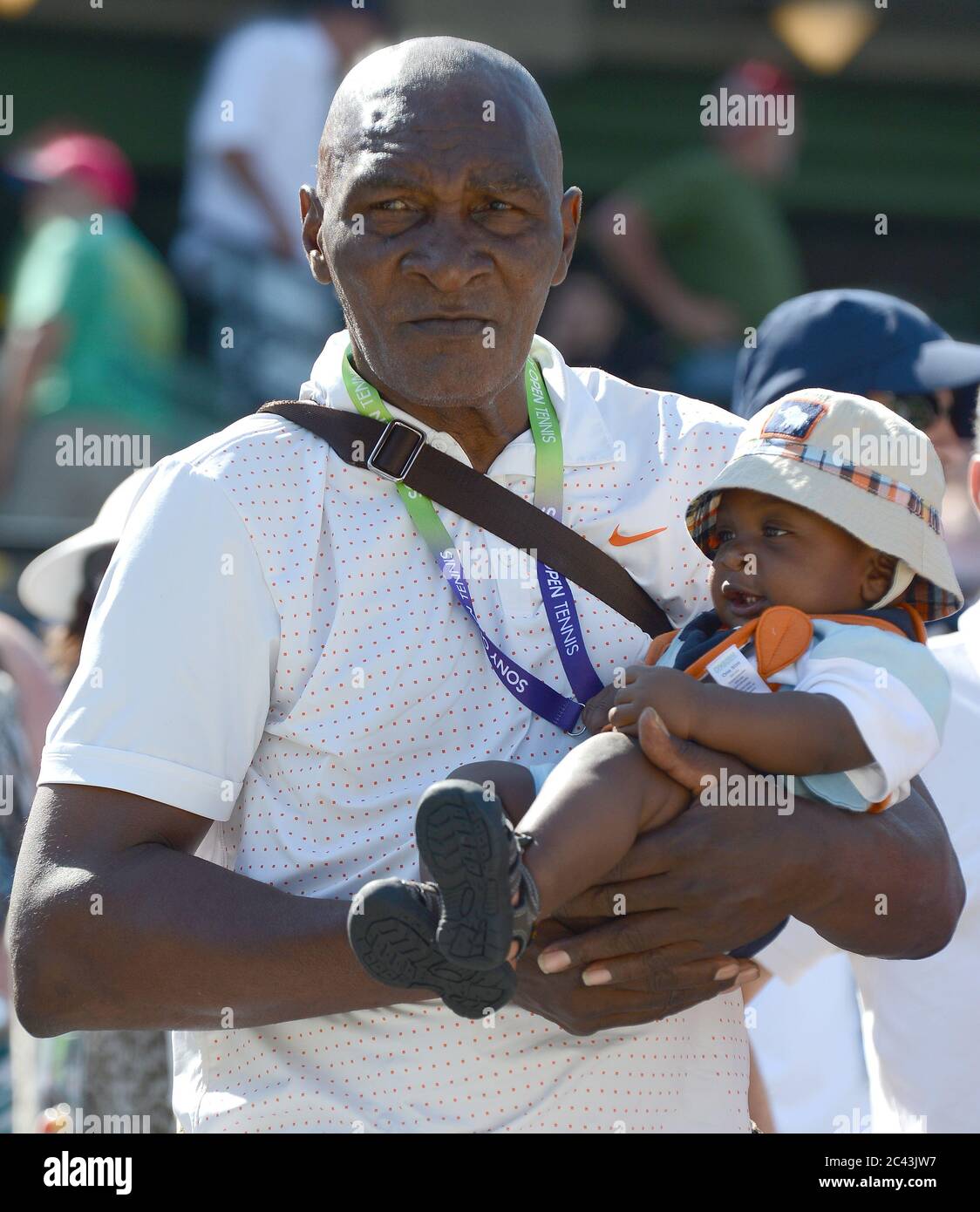 KEY BISCAYNE, FL - MARZO 21: Venus y Serena Williams son hermanas grandes de  un nuevo hermano menor. Su padre Richard Williams se ha convertido en un padre  de nuevo a la