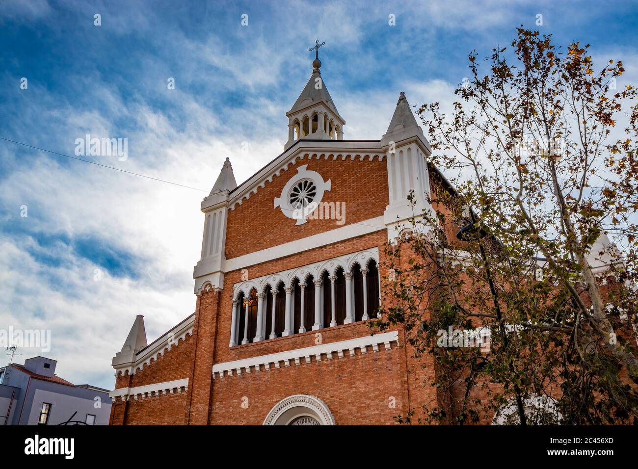La Iglesia Parroquial del Sagrado corazón de Jesús, Sacro Cuore di Gesù, en Grottaferrata, en la provincia de Roma, cerca de Frascati. Foto de stock