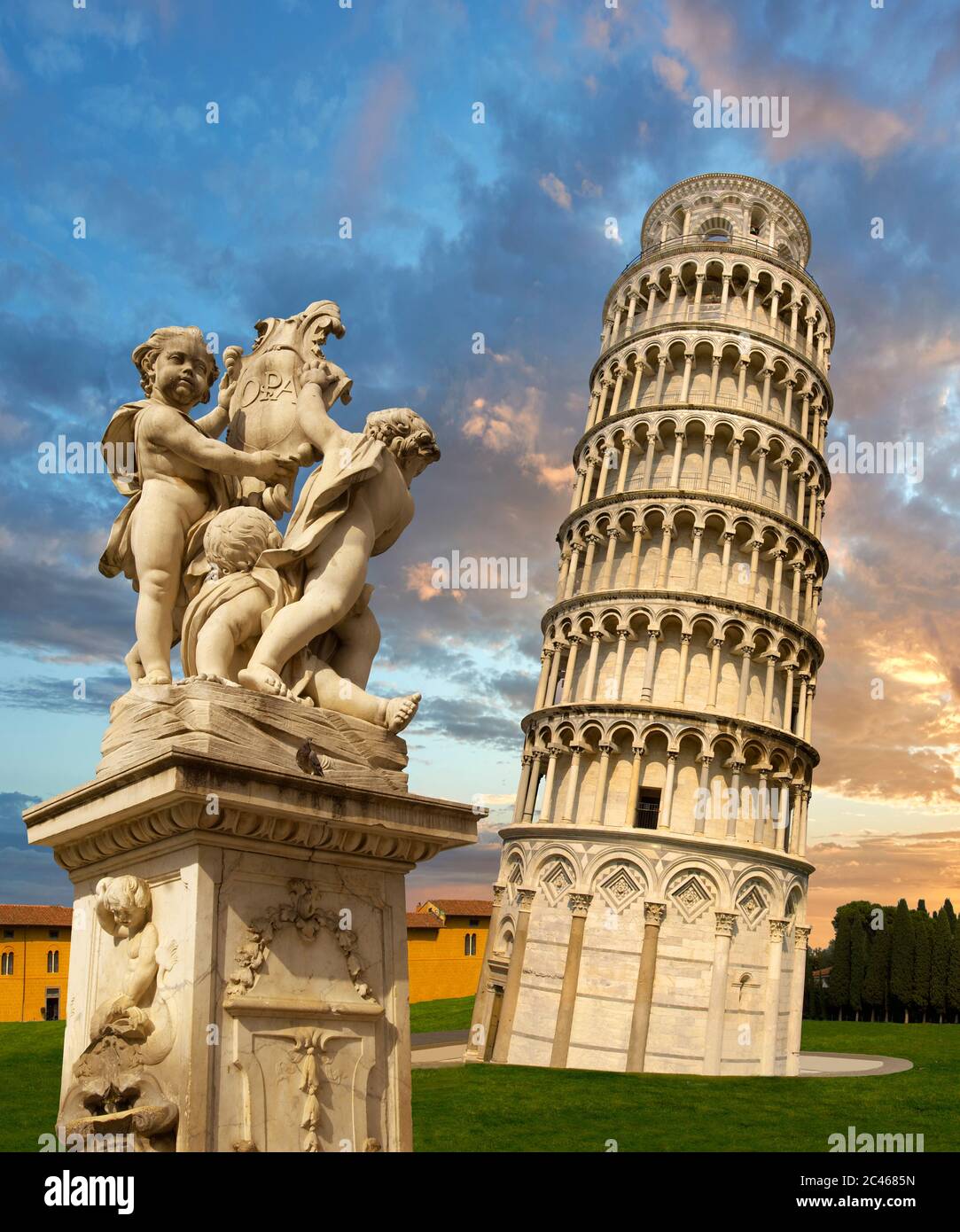 Vista de la Torre inclinada románica de Pisa, el campanario, Piazza del Miracoli, Pisa, Italia Foto de stock