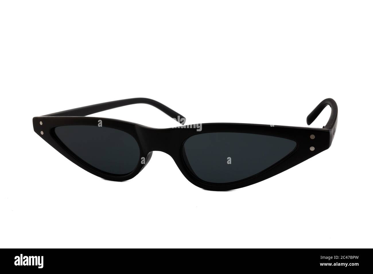 Gafas de sol negras con marcos gruesos y lentes negras mate aisladas sobre fondo Vista lateral Fotografía de stock - Alamy