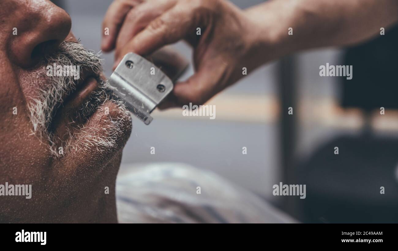 Kit para el cuidado de la barba Imágenes recortadas de stock - Alamy