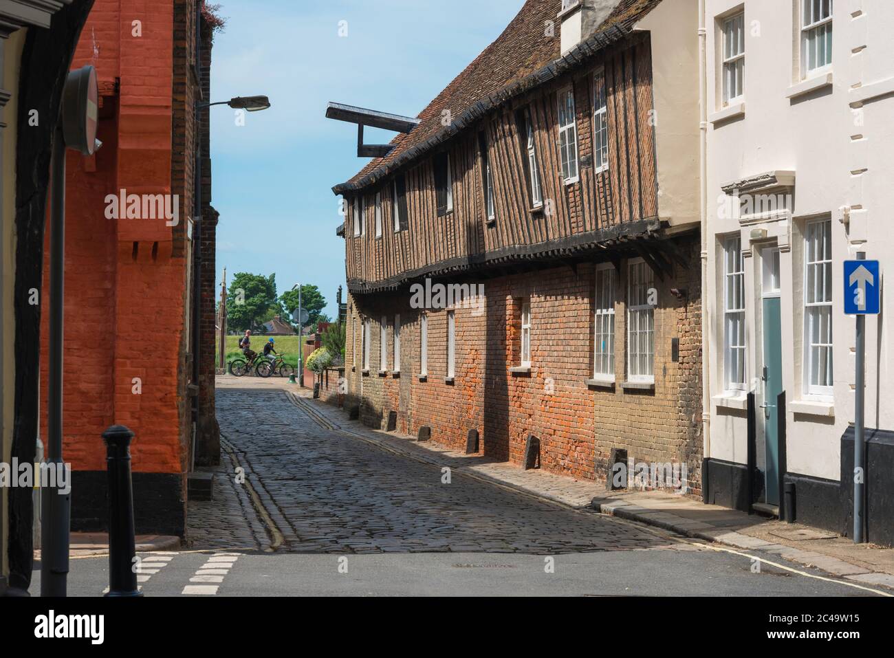 Edificios históricos de Kings Lynn, vista a lo largo de St Margaret's Lane hacia la zona histórica de la vieja ciudad frente al mar de King's Lynn, Norfolk, Reino Unido. Foto de stock