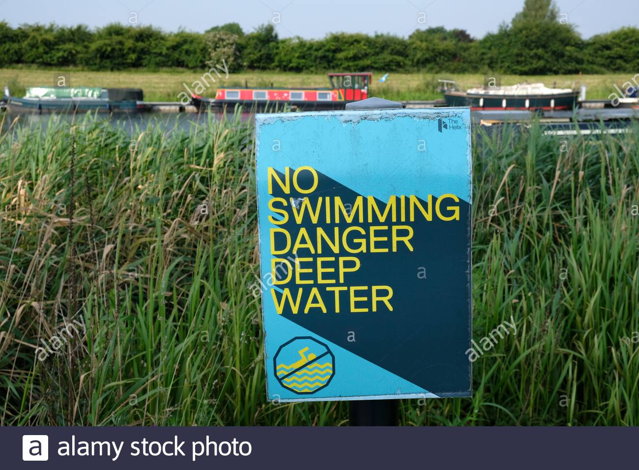 No hay peligro de nadar señal de advertencia de aguas profundas Foto de stock