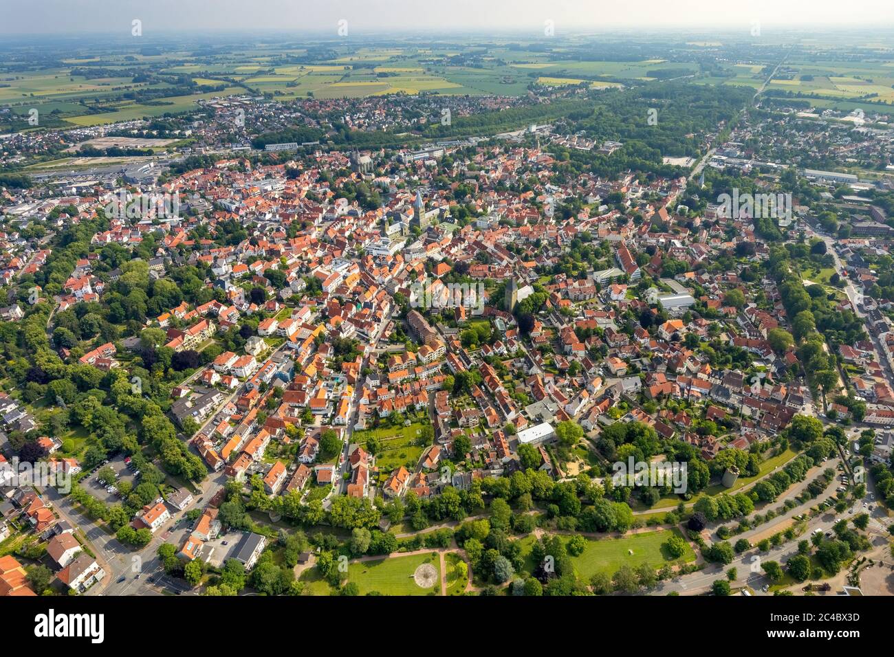 Vista del centro de la ciudad desde el sur, 06.07.2019, vista aérea, Alemania, Renania del Norte-Westfalia, Soest Foto de stock