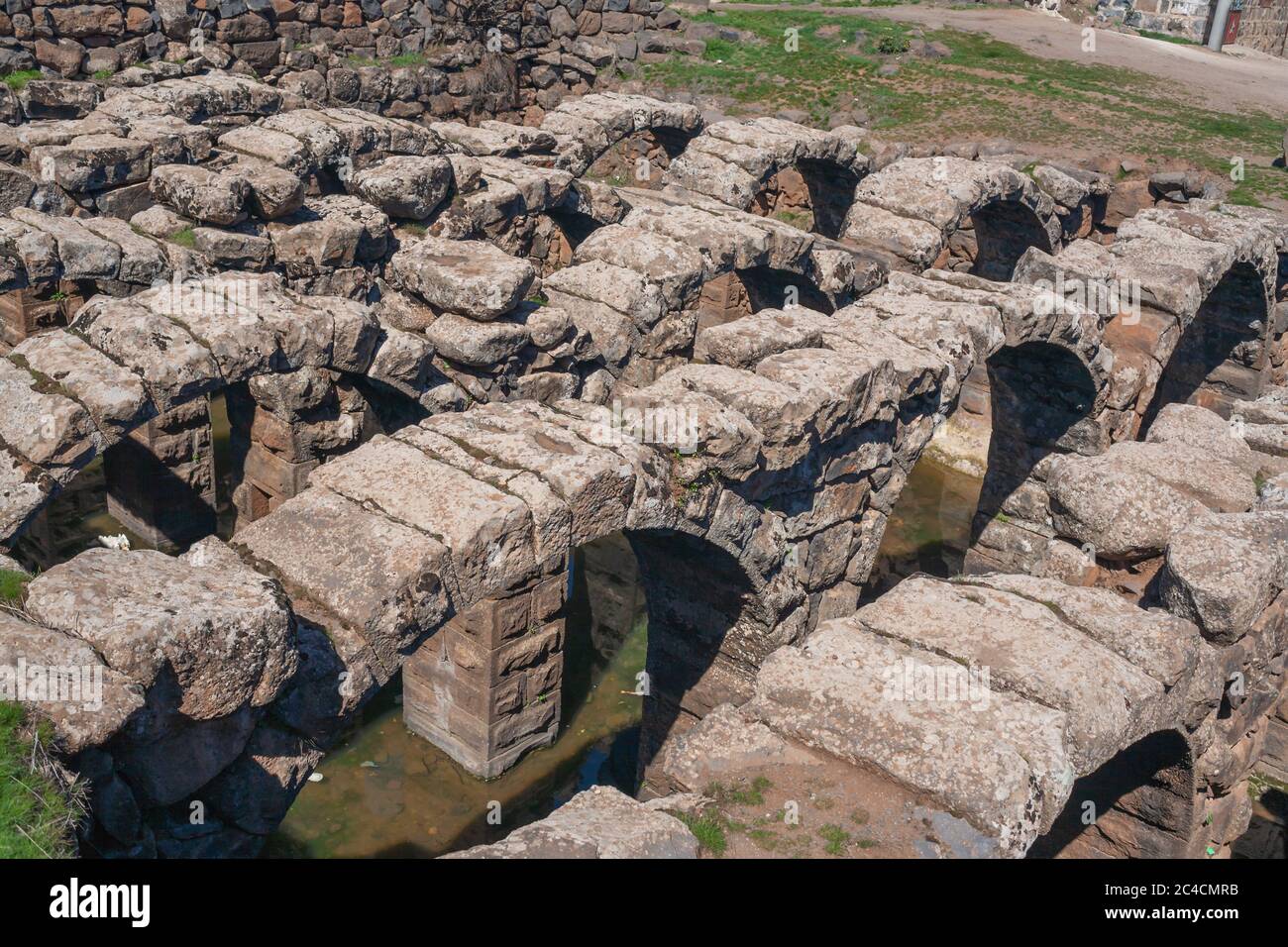 Acueducto romano, Qanawat, Siria Foto de stock