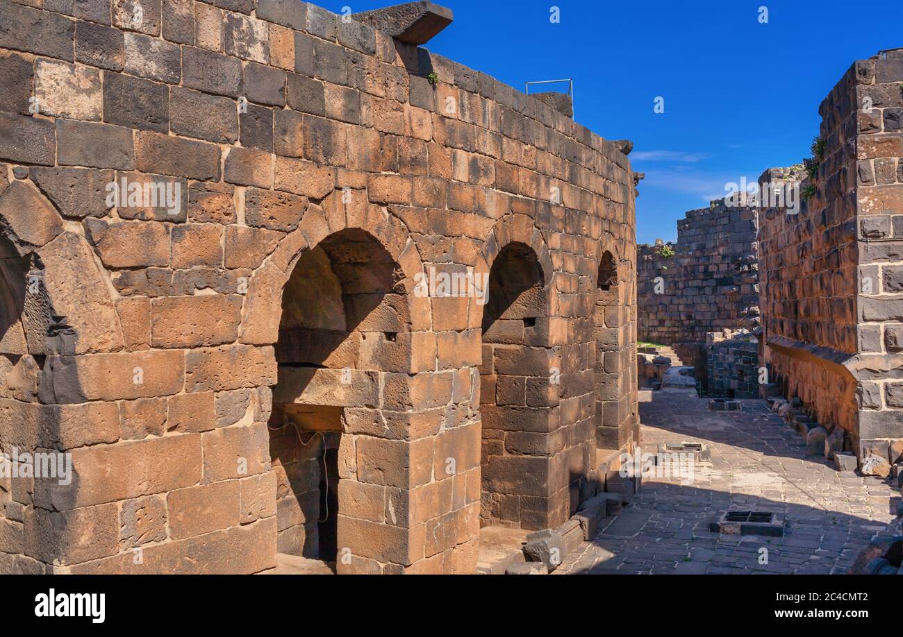 El teatro romano, la antigua ciudad de Bosra, Gobernación de Daraa, Siria Foto de stock