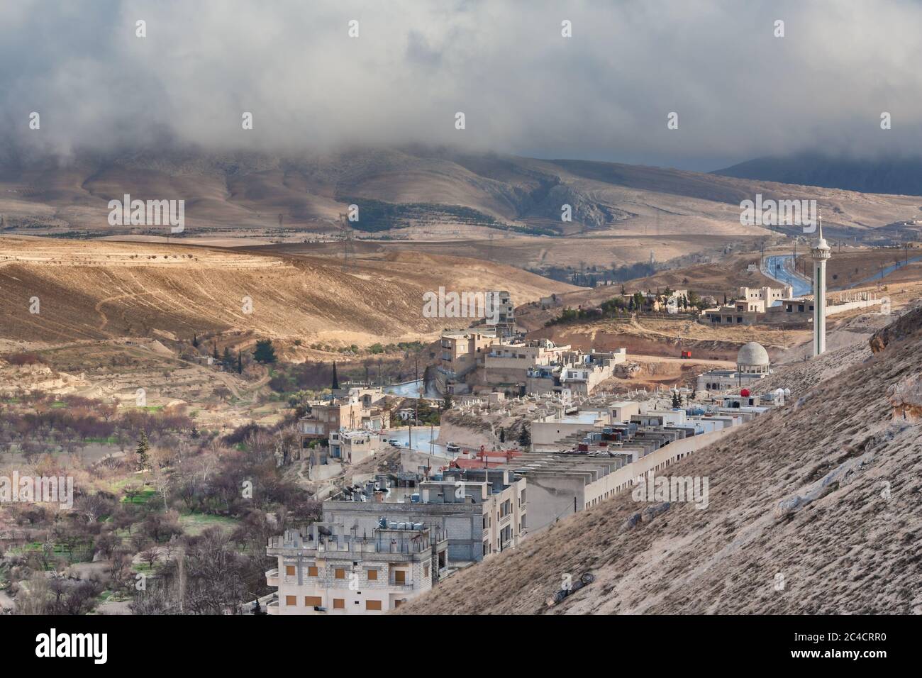Maloula, Maalula, pueblo con el monasterio de Mar Sarkis, San Sergius en la cima de la colina, Siria Foto de stock