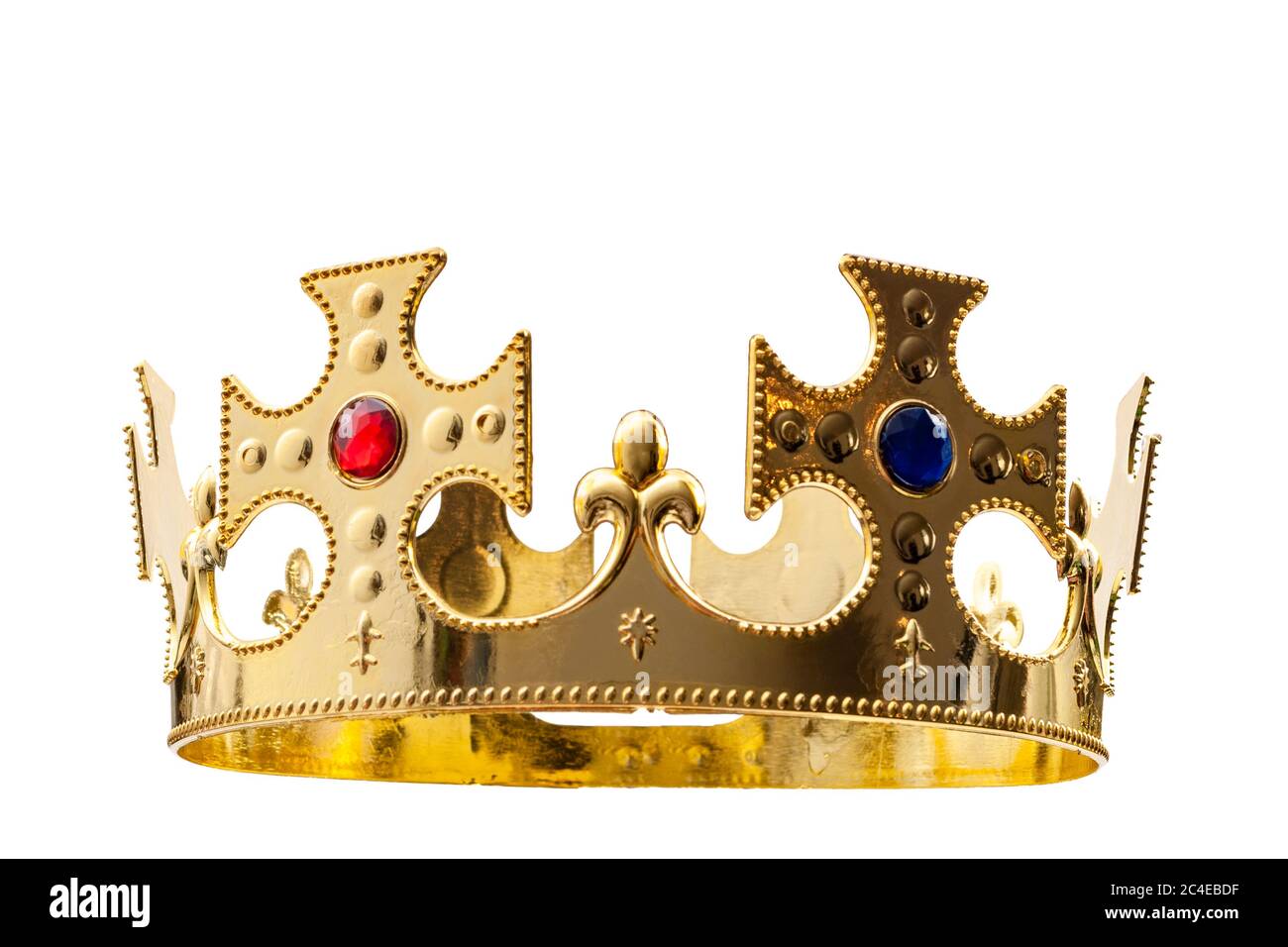 Oro real, vestimenta regia y tema concepto de realeza con una corona de oro  del rey aislado sobre fondo blanco con un clip de ruta recortada Fotografía  de stock - Alamy