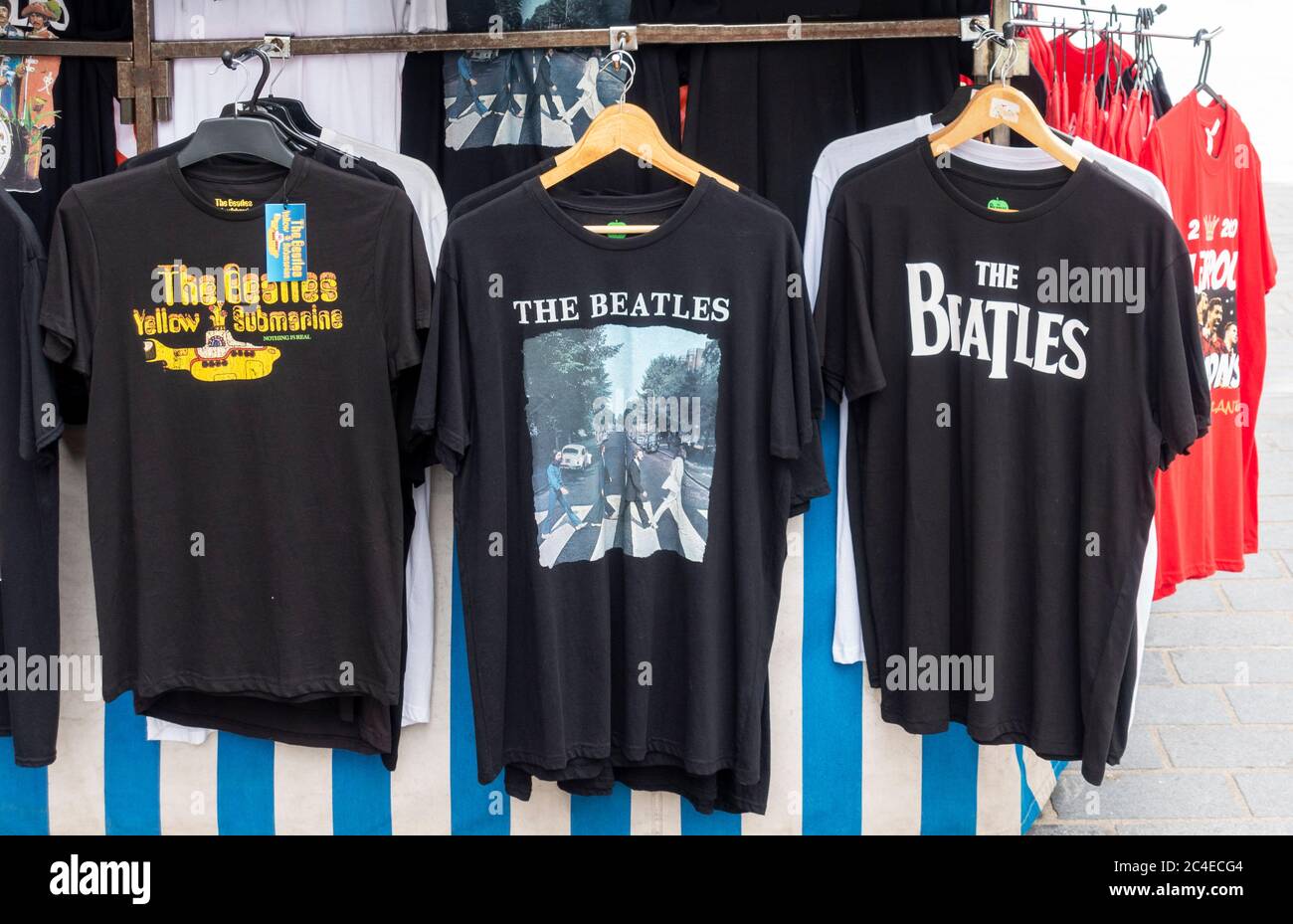 Las camisetas de los Beatles a la venta cerca del Club de Cavern en  Liverpool Fotografía de stock - Alamy