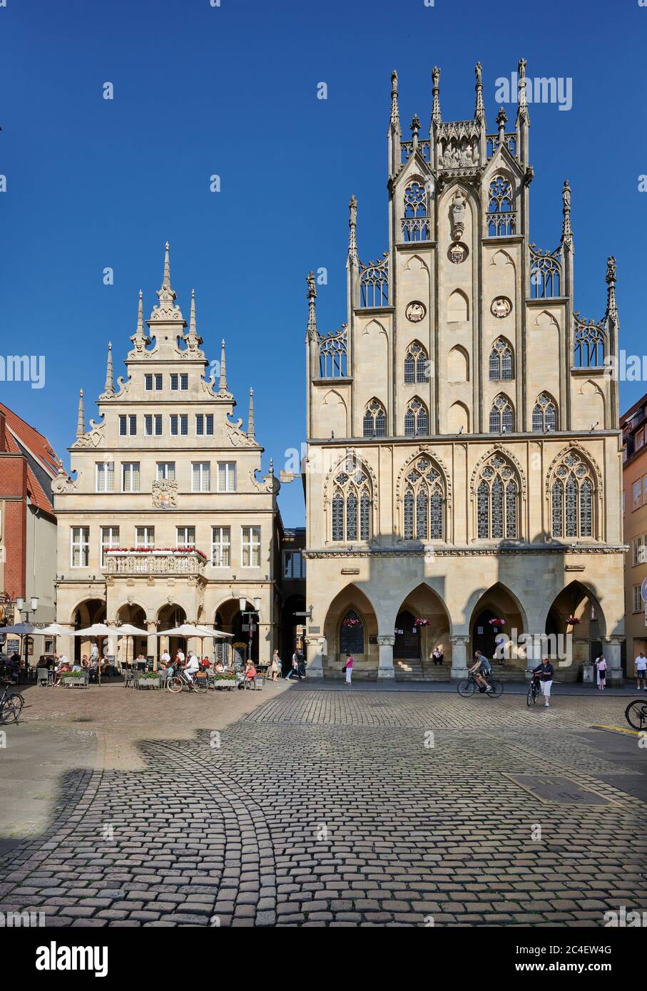 Mercado histórico principal y ayuntamiento, Muenster, Renania del Norte-Westfalia, Alemania Foto de stock