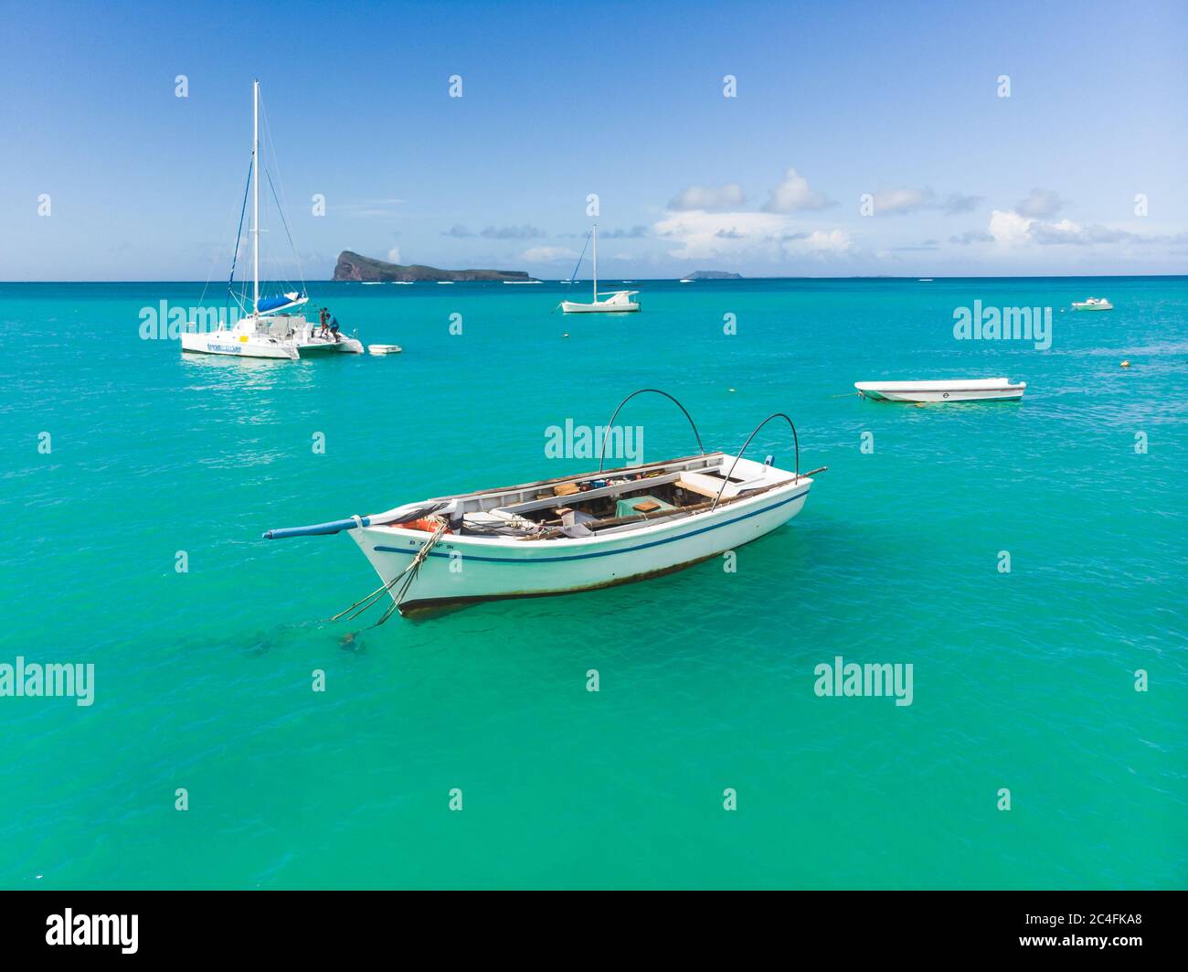 Cap Malheureux con la isla de Coin de Mire en la distancia, Mauricio, el Océano Índico Foto de stock