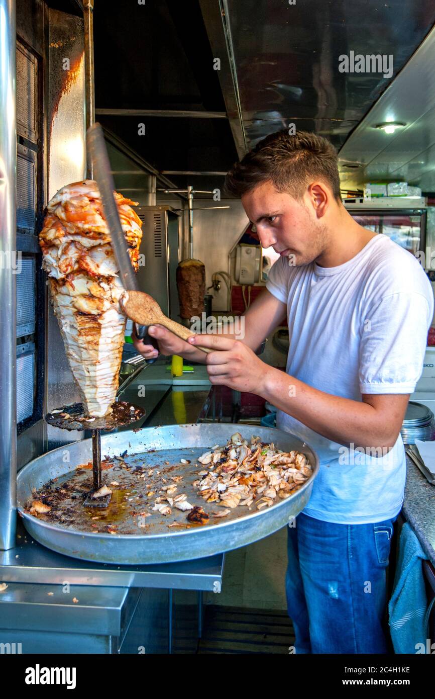 Tienda de kebab turco fotografías e imágenes de alta resolución - Página 3  - Alamy