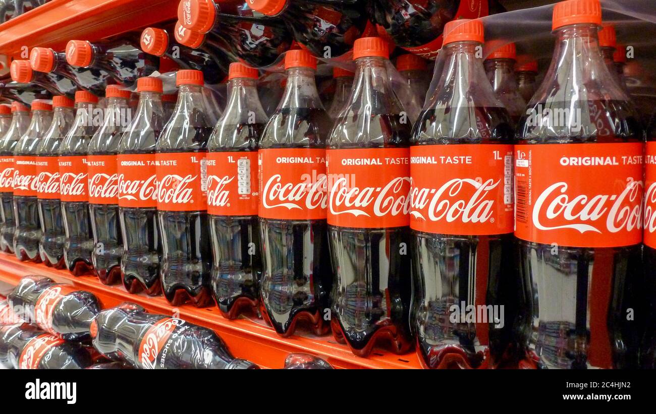 Botellas de Coca-Cola en un supermercado Carrefour en Marsella.James Quincey, el general del gigante mundial anunció en una declaración que la firma de Coca-Cola dejado de anunciar en las