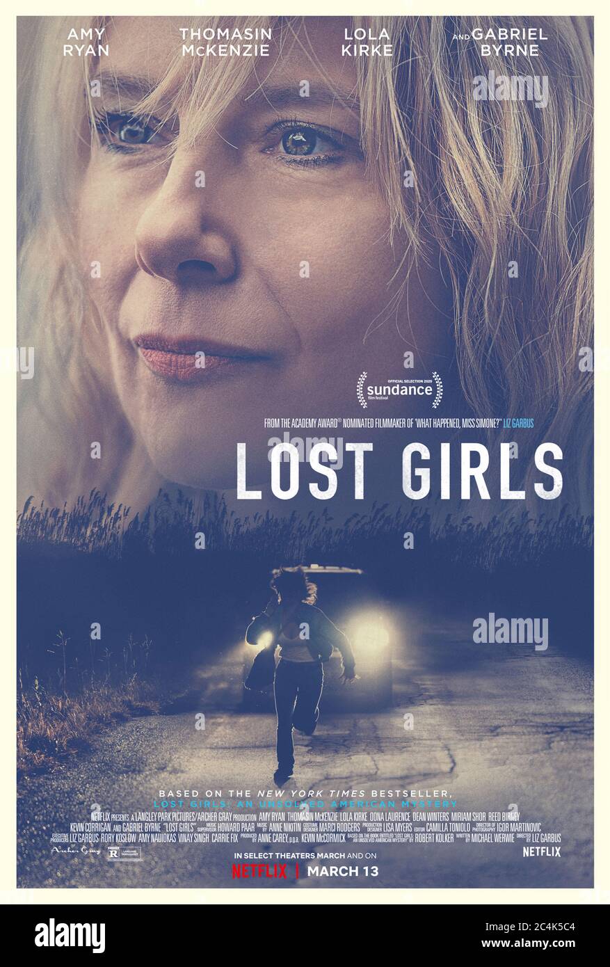 Lost Girls (2020) dirigida por Liz Garbus y protagonizada por Amy Ryan, Thomasin McKenzie y Gabriel Byrne. Adaptación de la gran pantalla de la novela de Robert Kolker sobre el asesino en serie de Long Island. Foto de stock