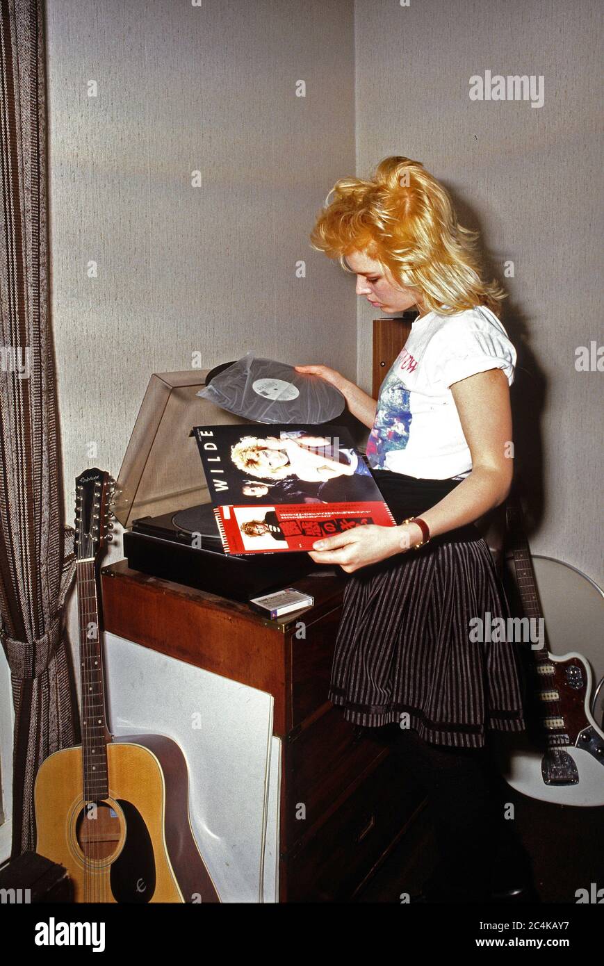 Kim Wilde en los estudios de grabación RAK en St John's Wood, Londres 1984 Foto de stock