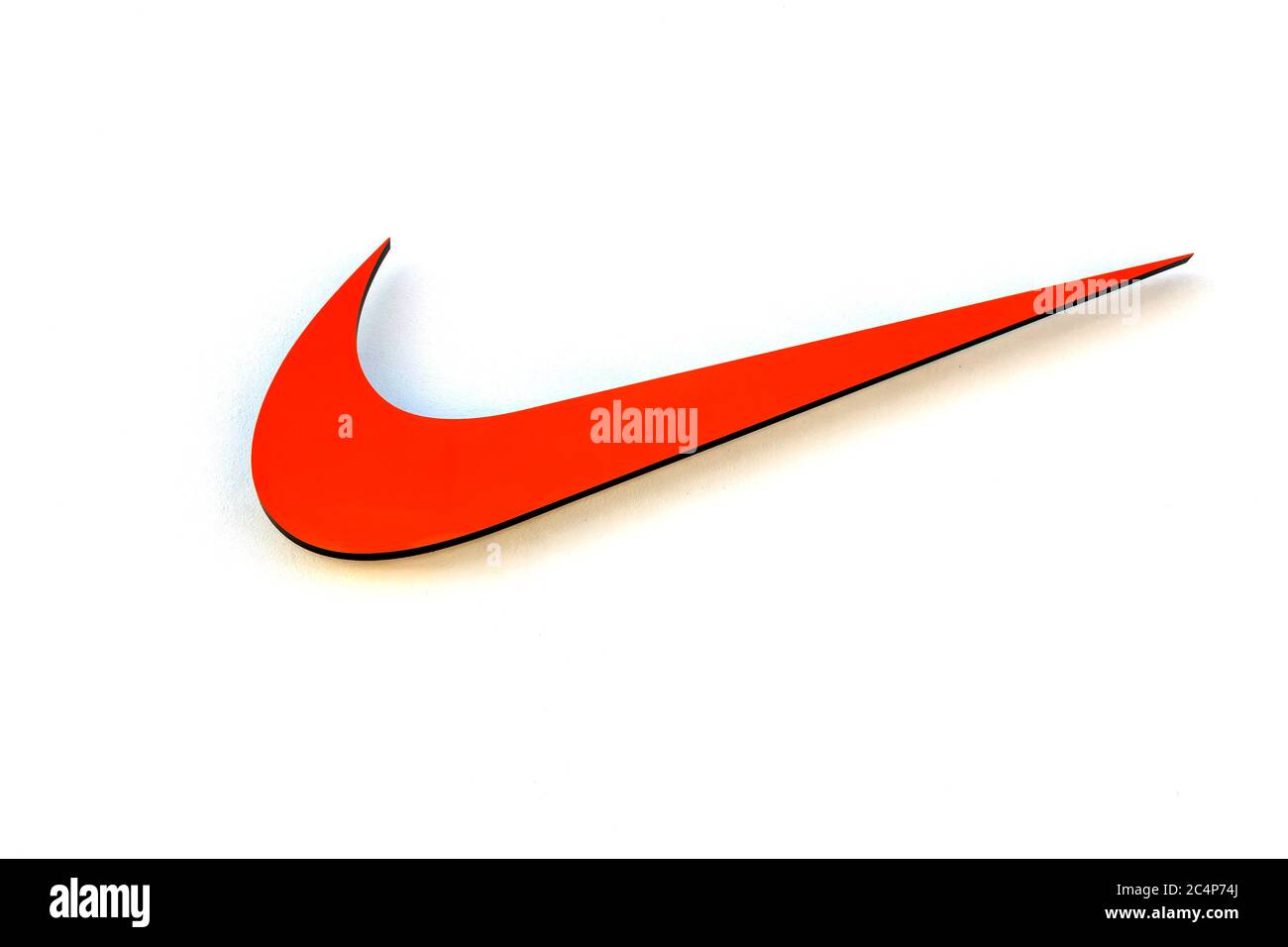 Herzogenaurach : logotipo Nike firma el 13 DE AGOSTO de 2017 en ALEMANIA Nike Inc. Es una corporación multinacional estadounidense que se dedica a la venta de calzado Fotografía de stock - Alamy