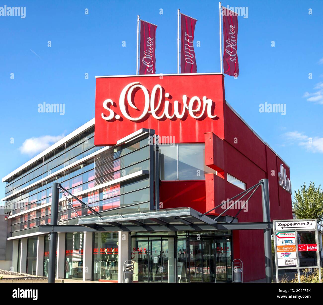 Herzogenaurach, ALEMANIA: El logotipo de la Marca s.Oliver. La compañía  alemana de moda con sede en Rottendorf vende ropa, zapatos, accesorios,  joyería Fotografía de stock - Alamy