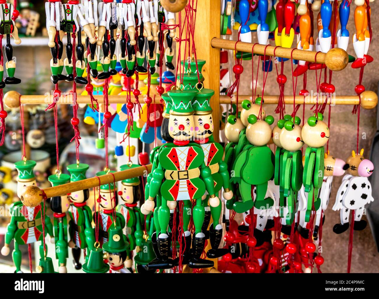 tienda con marionetas para niños Fotografía de stock - Alamy