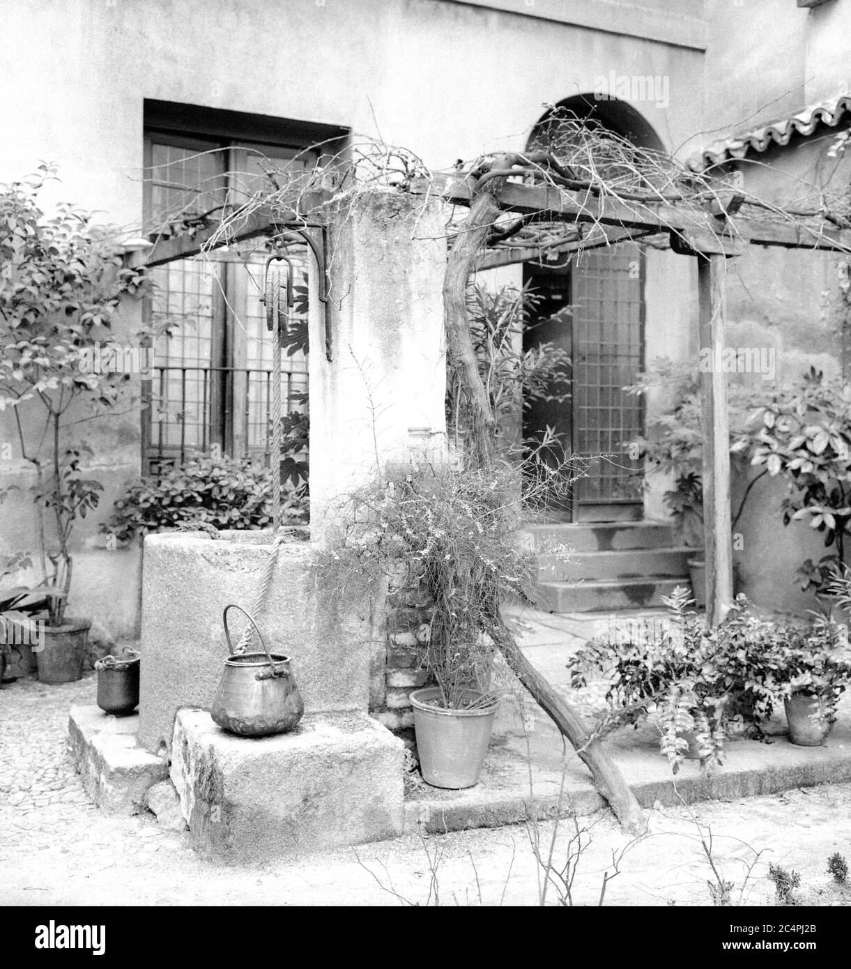 PATIO DE LA CASA DE LOPE DE VEGA FOTOGRAFIA EN BLANCO Y NEGRO AÑOS