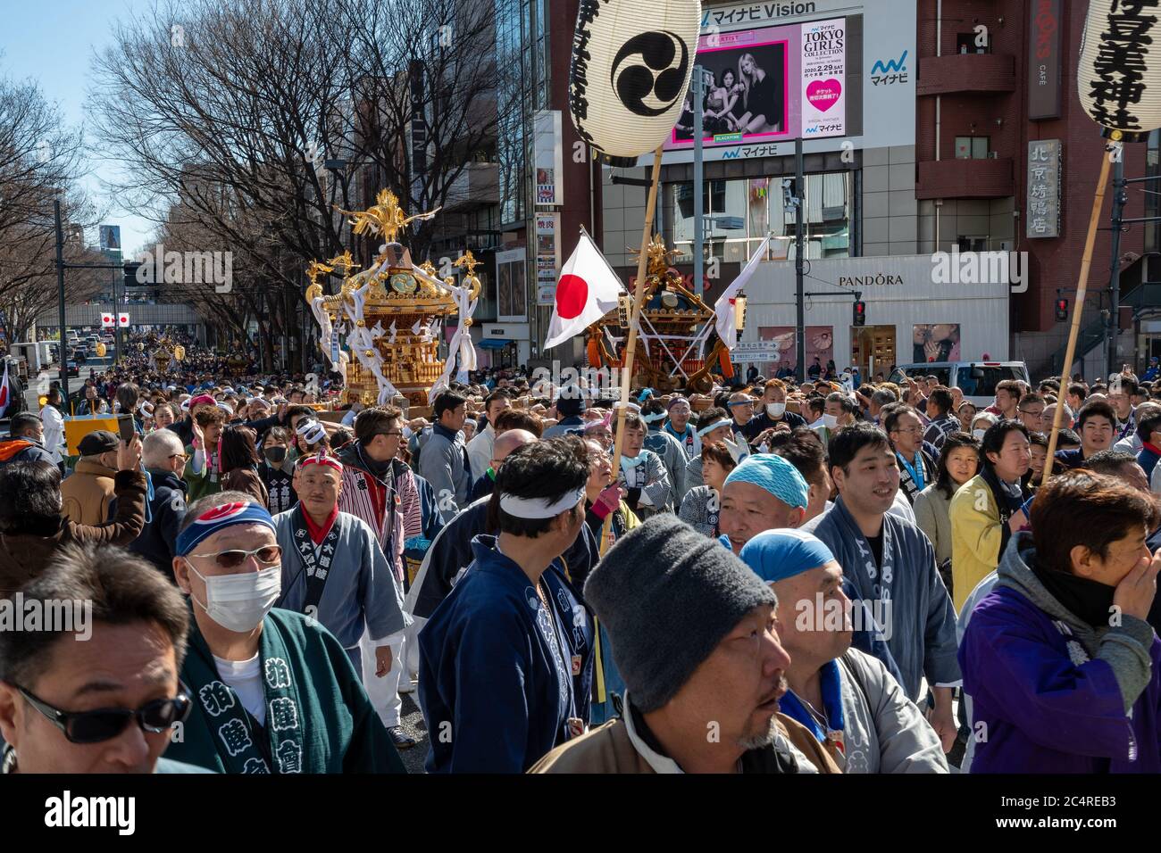 Día de la Fundación Nacional (Kenkokukinen-no-Hi) celebración y desfile en Omotesando-dori. Foto de stock