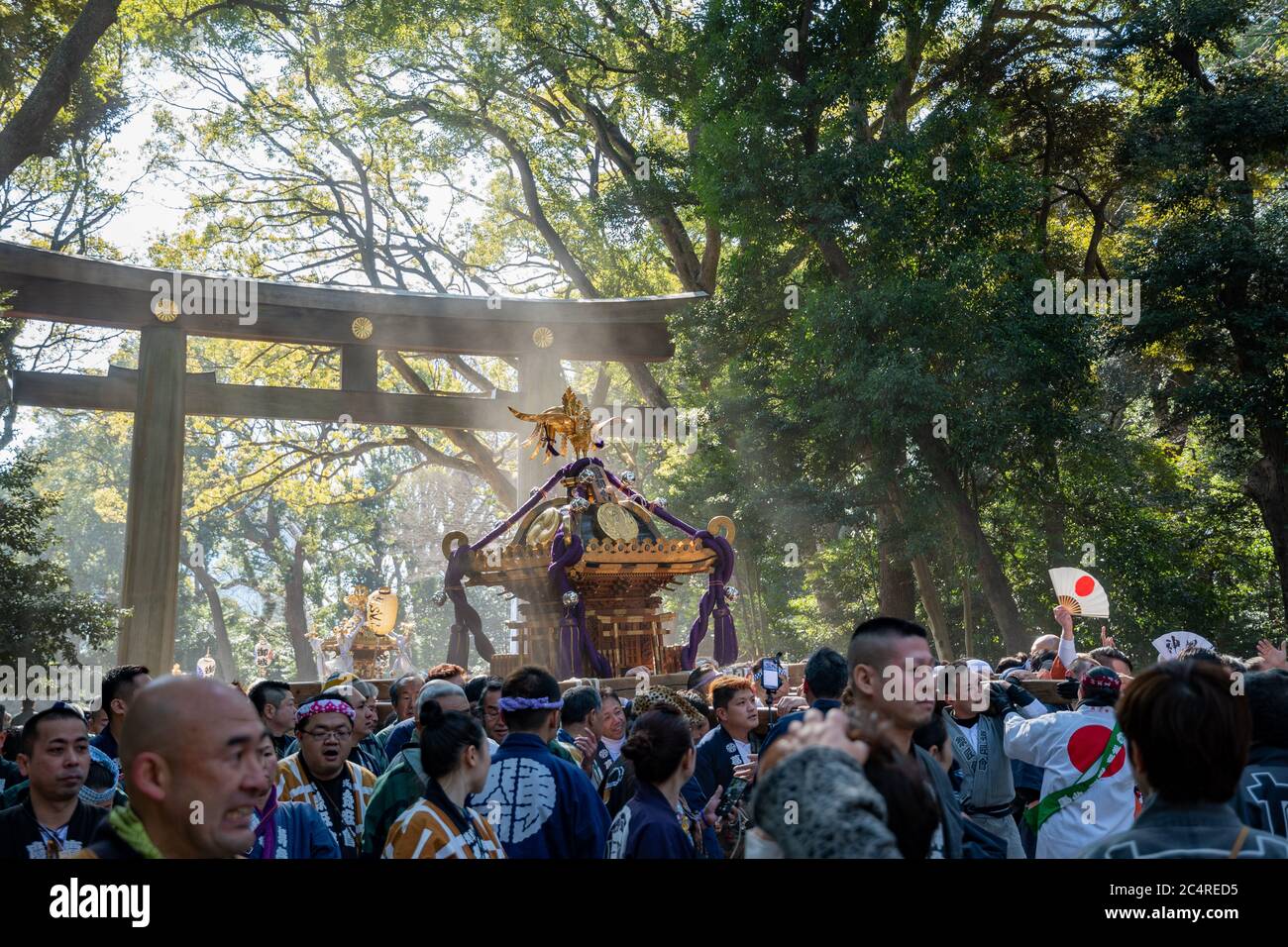 Día de la Fundación Nacional (Kenkokukinen-no-Hi) celebración y desfile en el Santuario Meiji. Foto de stock