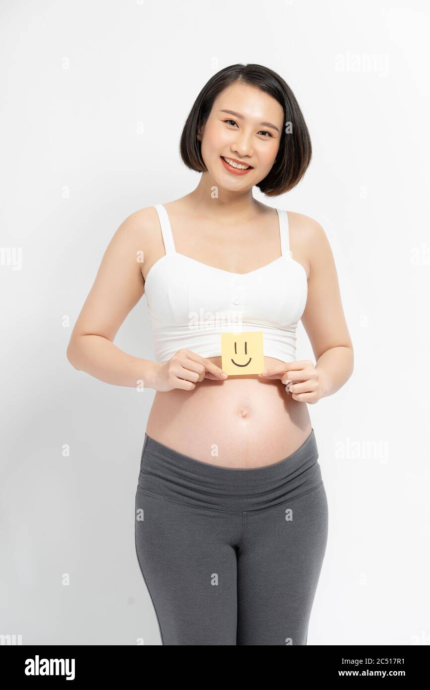 pegatina en el vientre embarazada sobre fondo blanco Foto de stock