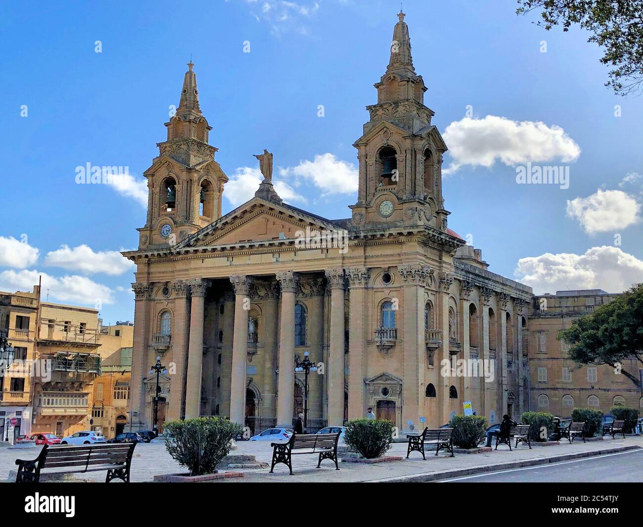 Iglesia católica en la Valeta Foto de stock