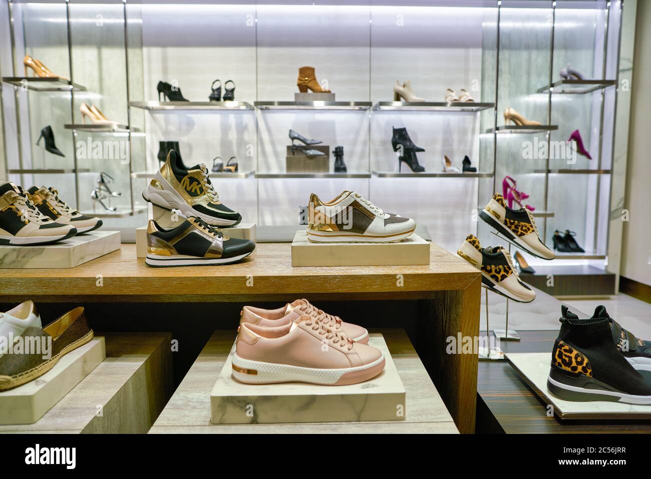 Michael kors shoes fotografías e imágenes de alta resolución