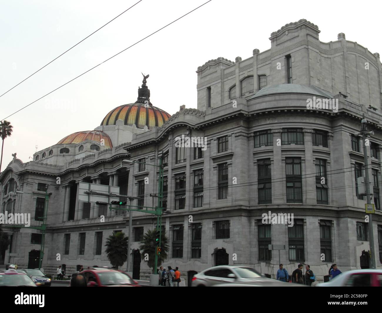¡la ciudad de México está viva y es muy hermosa! Arquitectura inusual de América Latina, motivos españoles y calles maravillosas. Sin filtro Foto de stock