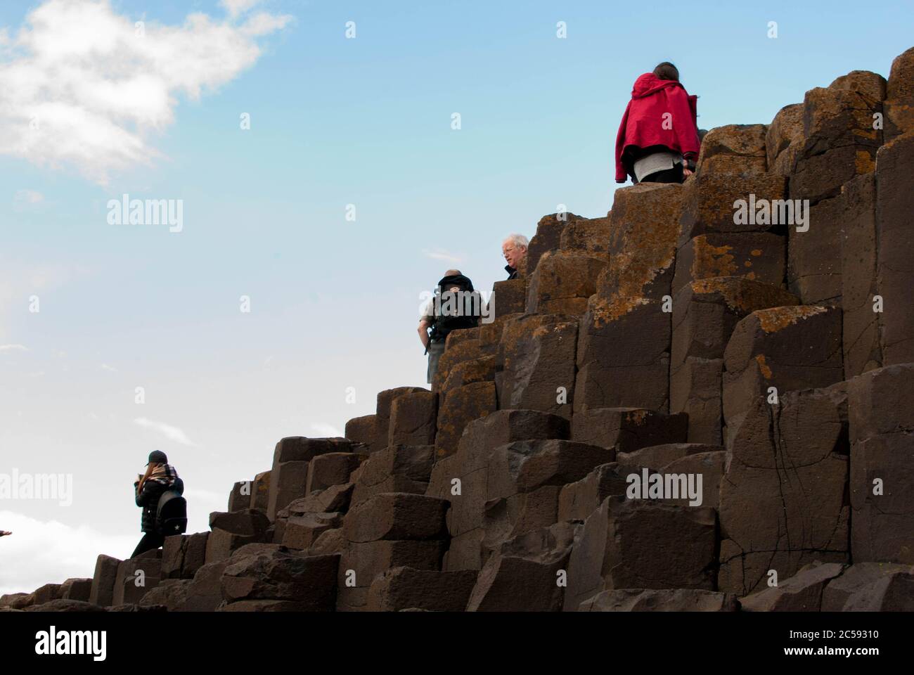 Tierra de Giant's Causeway, punto turístico Foto de stock