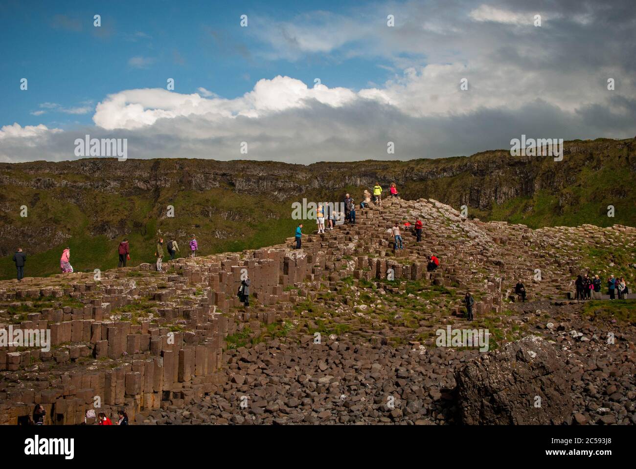 Tierra de Giant's Causeway, punto turístico Foto de stock