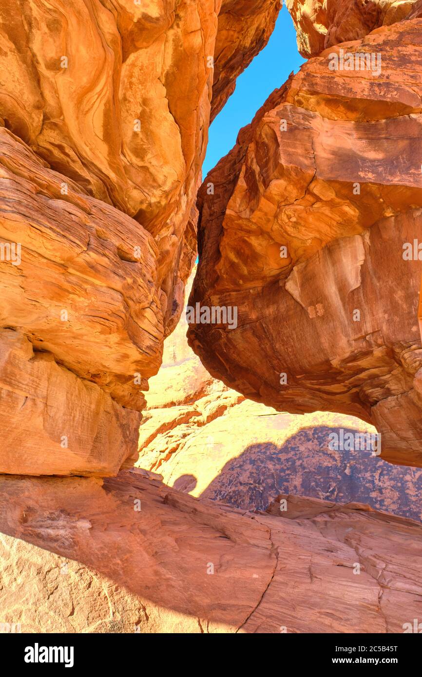 Formaciones rocosas en el Parque Estatal Valley of Fire, Nevada, EE.UU Foto de stock