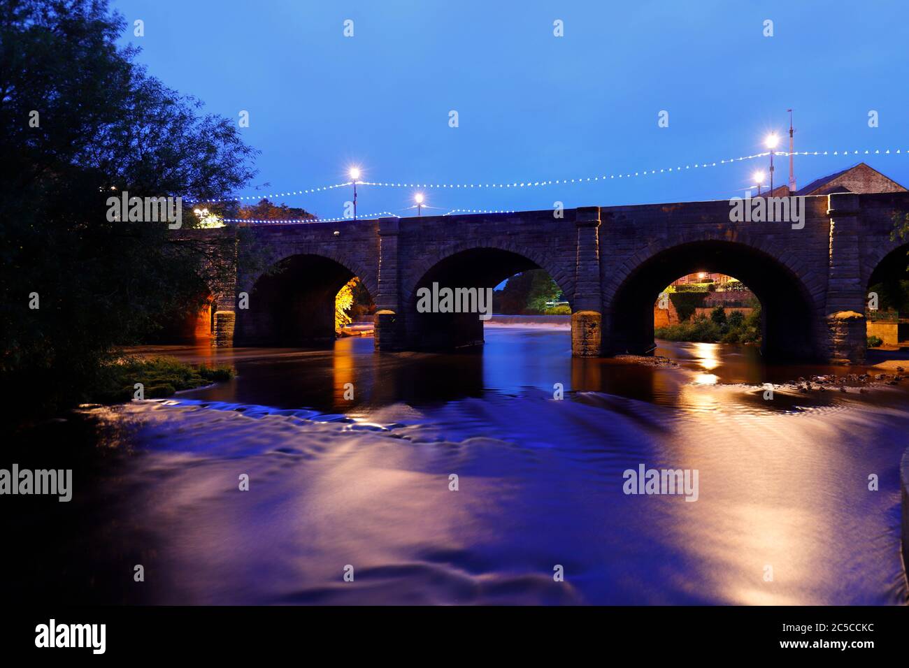 Wetherby Bridge es un monumento antiguo programado con Grado II Foto de stock