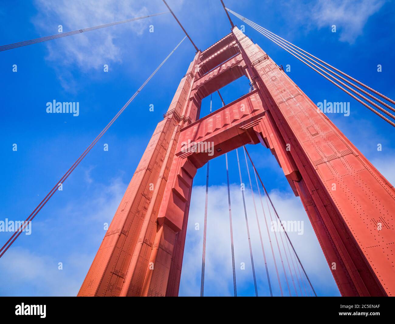 Puente Golden Gate en San Francisco en un día soleado. California, EE.UU Foto de stock