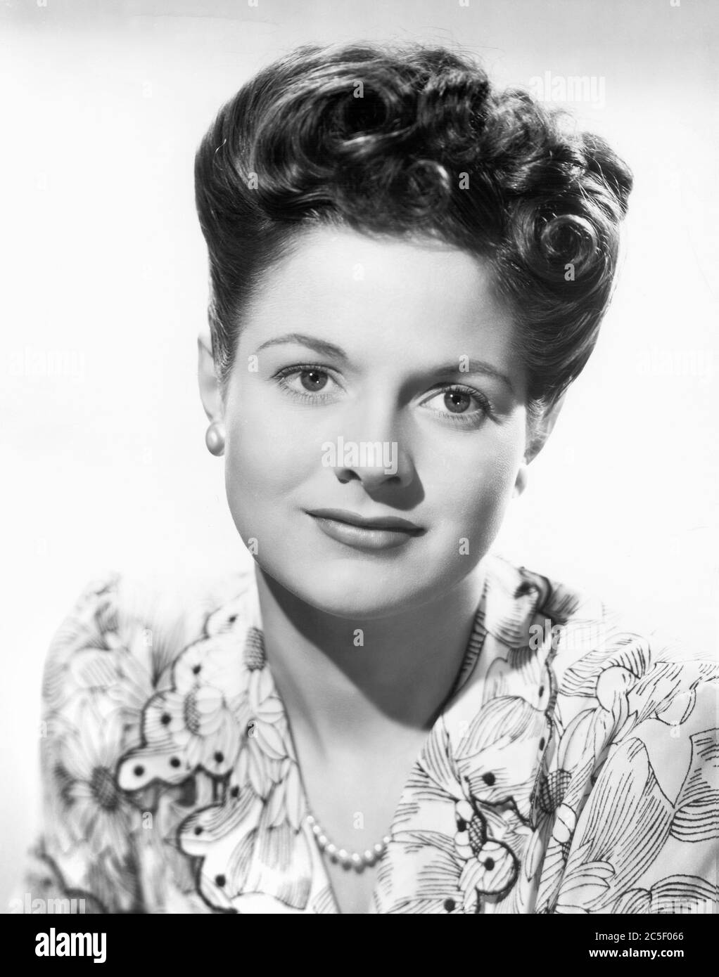 Jo-Carroll Dennison, Miss América 1942, cabeza y hombros Publicidad Retrato, 20th Century-Fox, mediados de 1940 Foto de stock