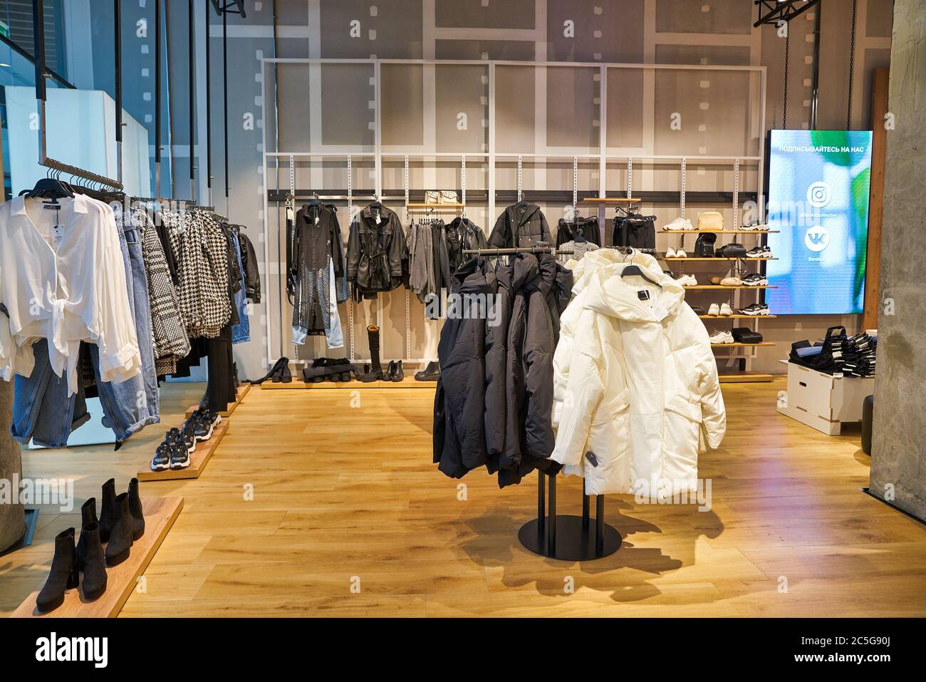 tiempo Frotar Personal Bershka shopping fotografías e imágenes de alta resolución - Página 2 -  Alamy