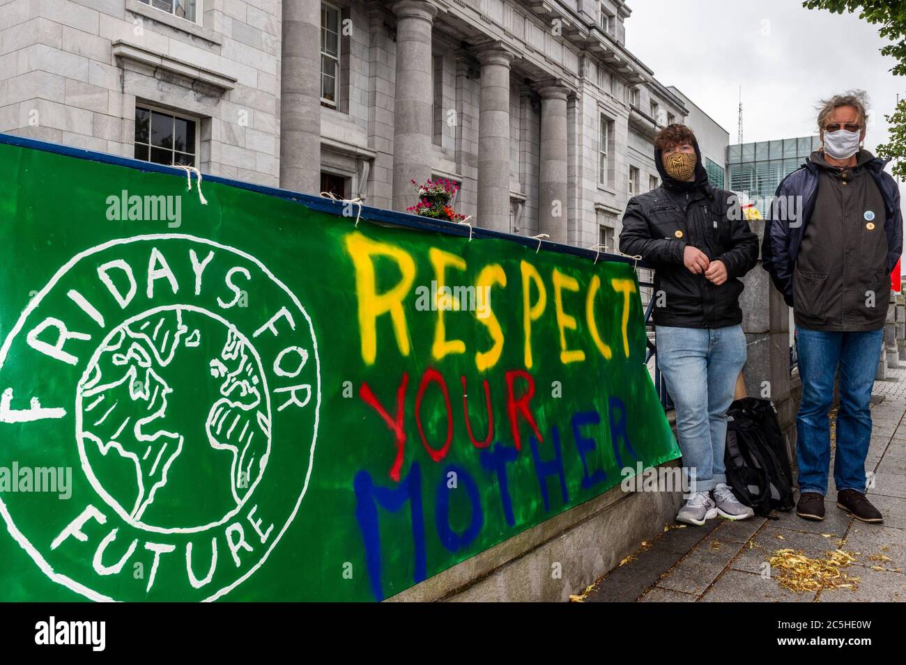 Cork, Irlanda. 3 de julio de 2020. Los viernes para la futura protesta climática se reanudaron después del cierre de Covid-19. Los activistas protestan todos los viernes en una huelga escolar por el clima. Protestaron esta mañana por Darragh Cotter, Mayfield y Juri Hertel, Youghal. Crédito: Noticias de AG/Noticias en vivo de Alamy Foto de stock