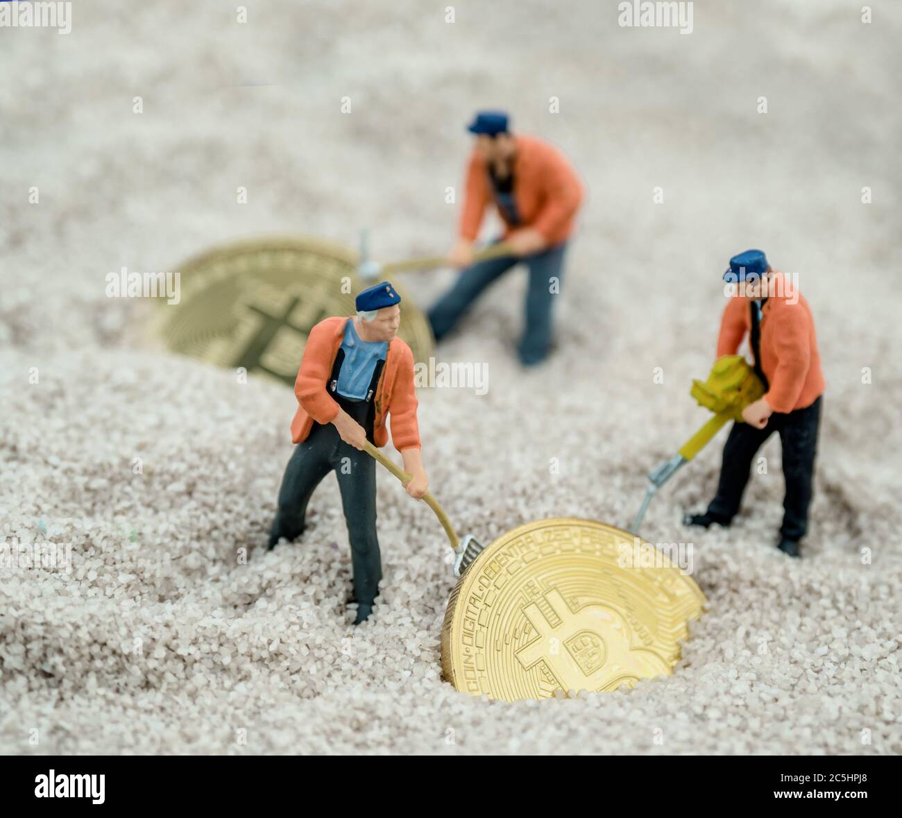 Foto de símbolo para la minería de Bitcoin. Foto simbólica para moneda digital y virtual. Foto de stock