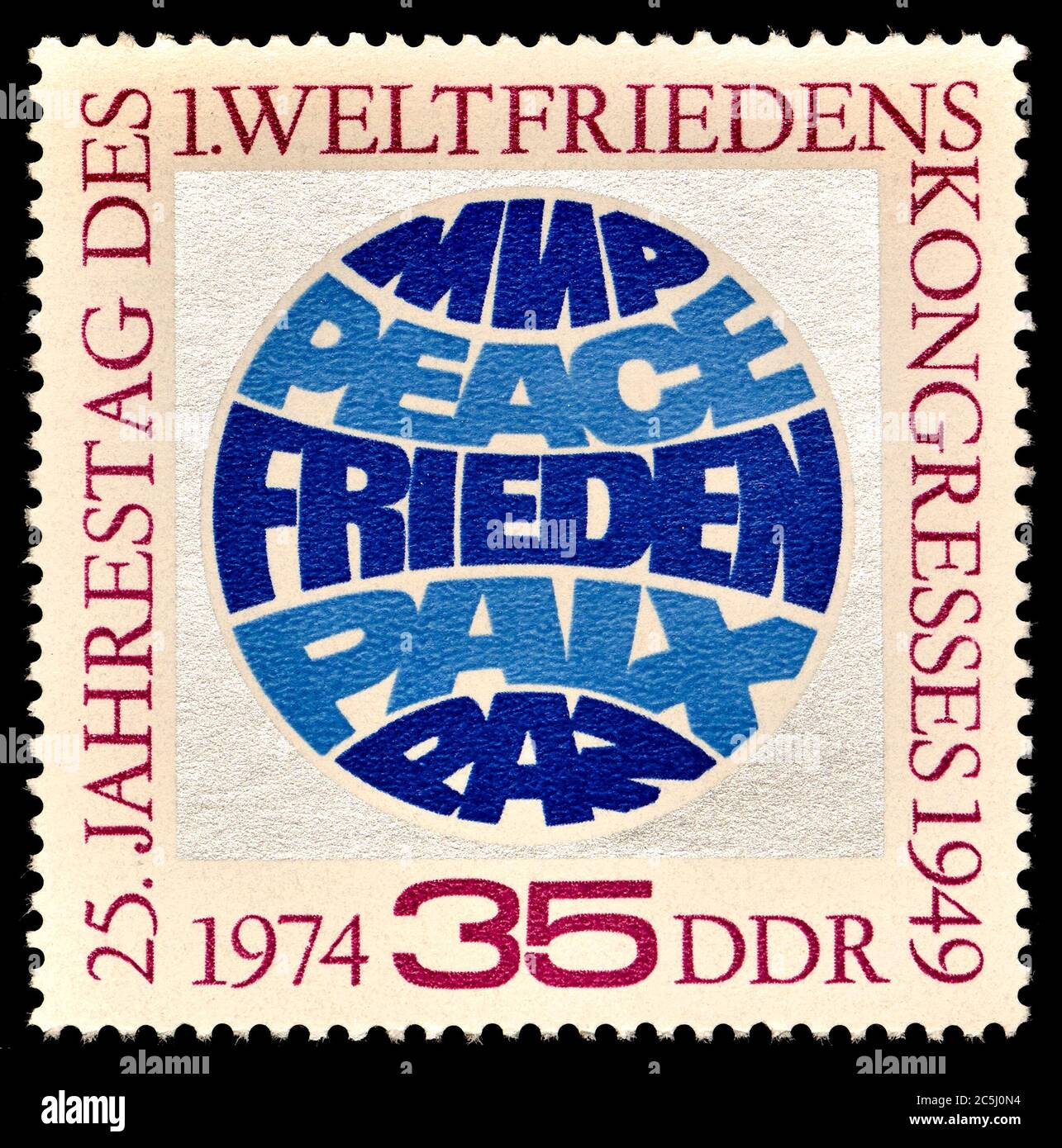 Sello de franqueo de Alemania Oriental (1974) : 25º aniversario del I Congreso Mundial de la Paz, 1949. "Paz" en ruso, inglés, alemán, francés y español Foto de stock