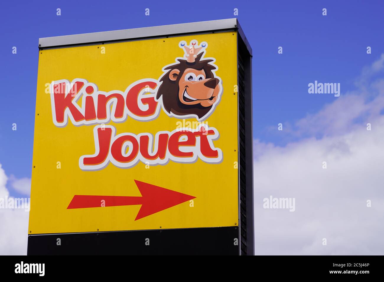 Burdeos Aquitania Francia 07 02 Logotipo De King Jouet Y Simbolo De Leon Para Juegos De Tienda Y Tienda De Juguetes Para Ninos Ninos Juguetes De Bebe Marca Fotografia De Stock Alamy