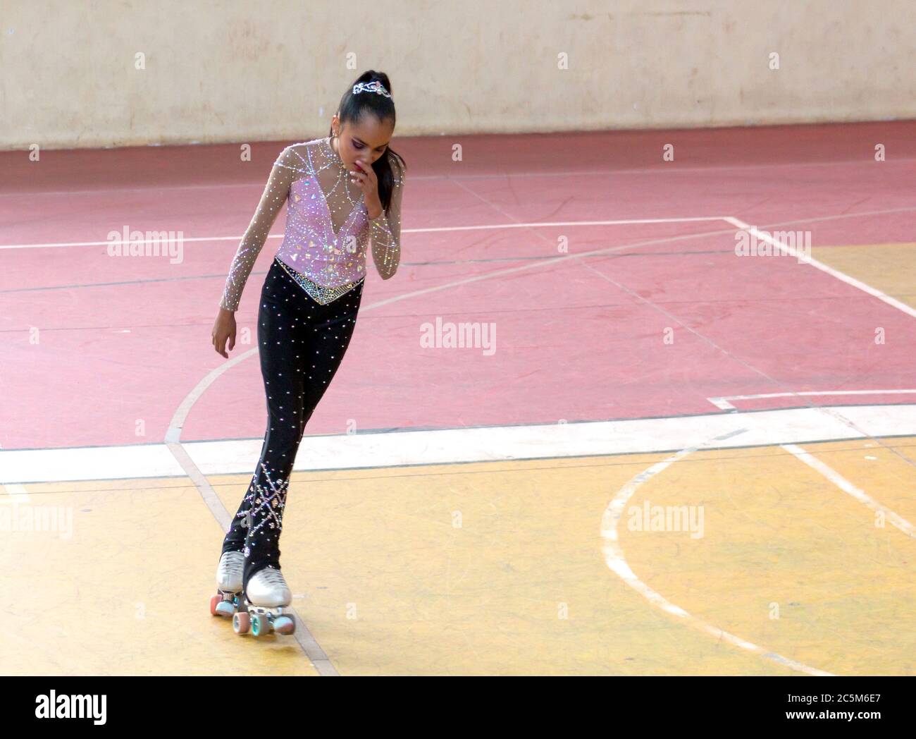 Pista de patinaje sobre ruedas fotografías e imágenes de alta