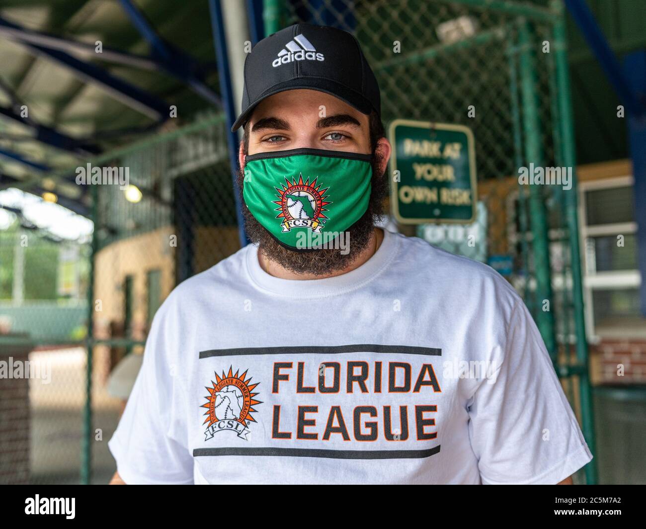 Junio 29, 2020: El pasante de la Liga lleva una máscara durante la acción de la Liga de Verano Colegial de Florida entre los Mavericks de Sanford y los Rats del Río Sanford en el Estadio Histórico Sanford en Sanford, FL Romeo T Guzman/Cal Sport Media Foto de stock