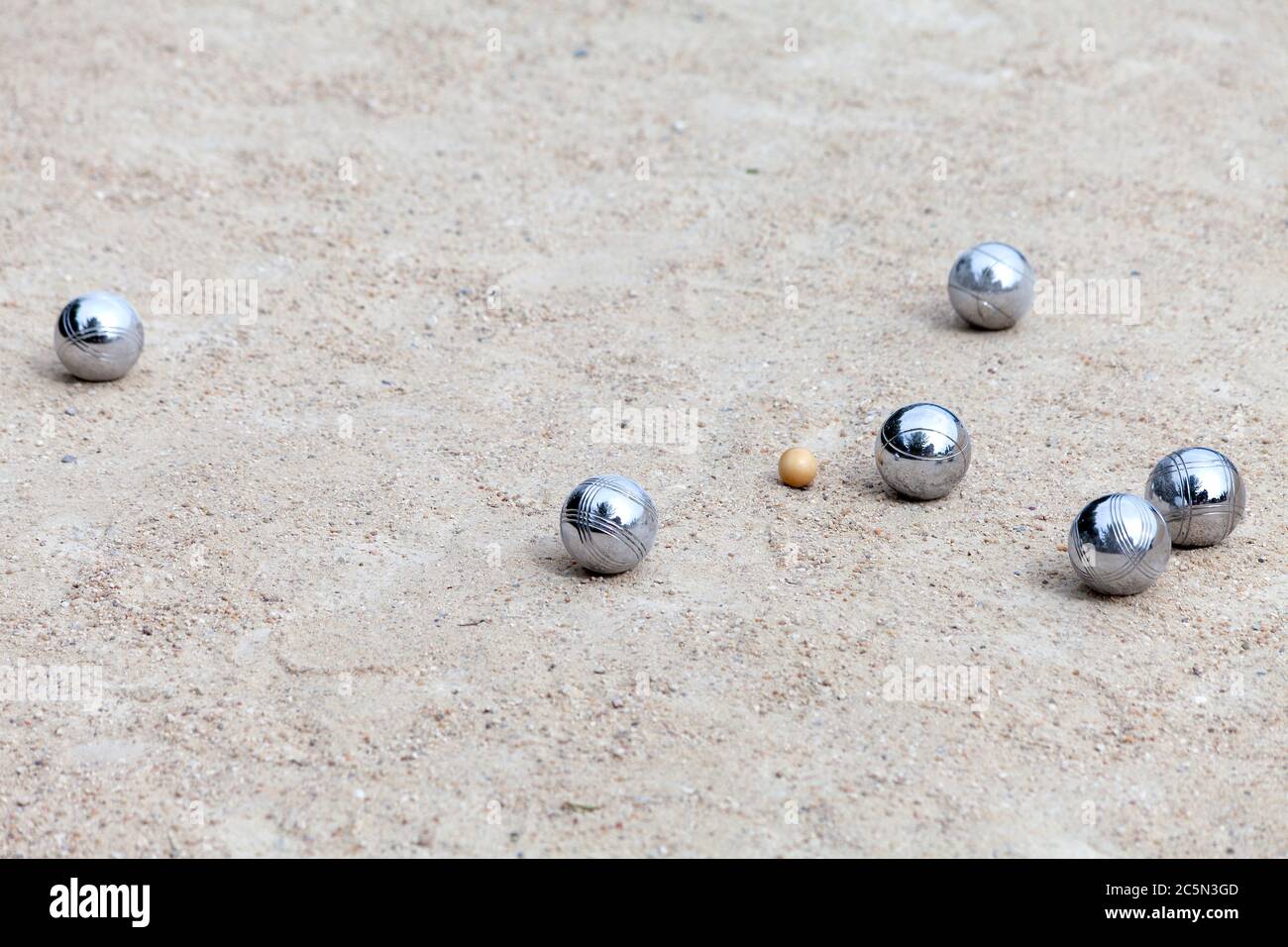 Bolas de bochas para el típico juego francés Jeu de boule Fotografía de  stock - Alamy