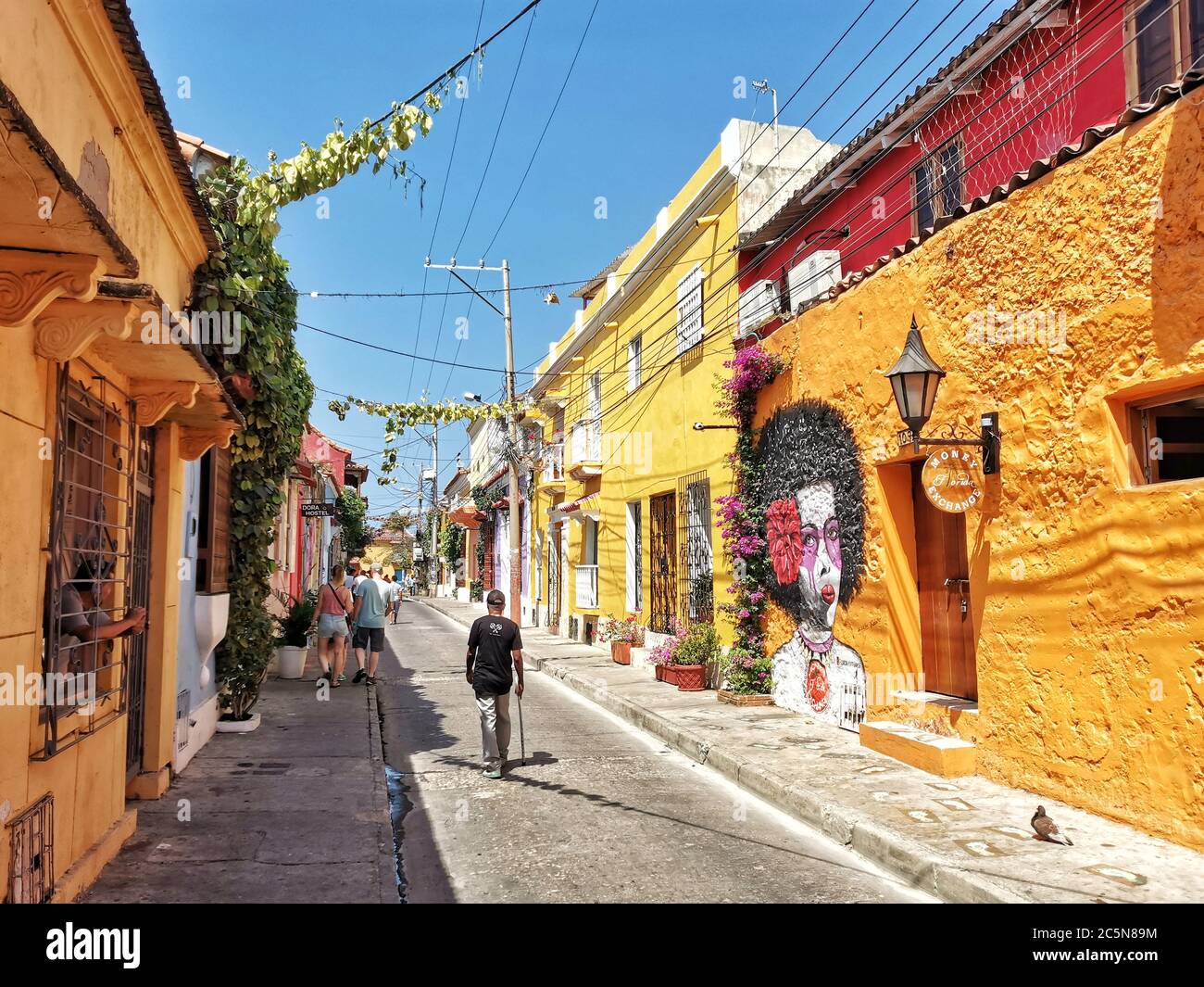Coloridas calles de Getsemani en Cartagena, Colombia Foto de stock