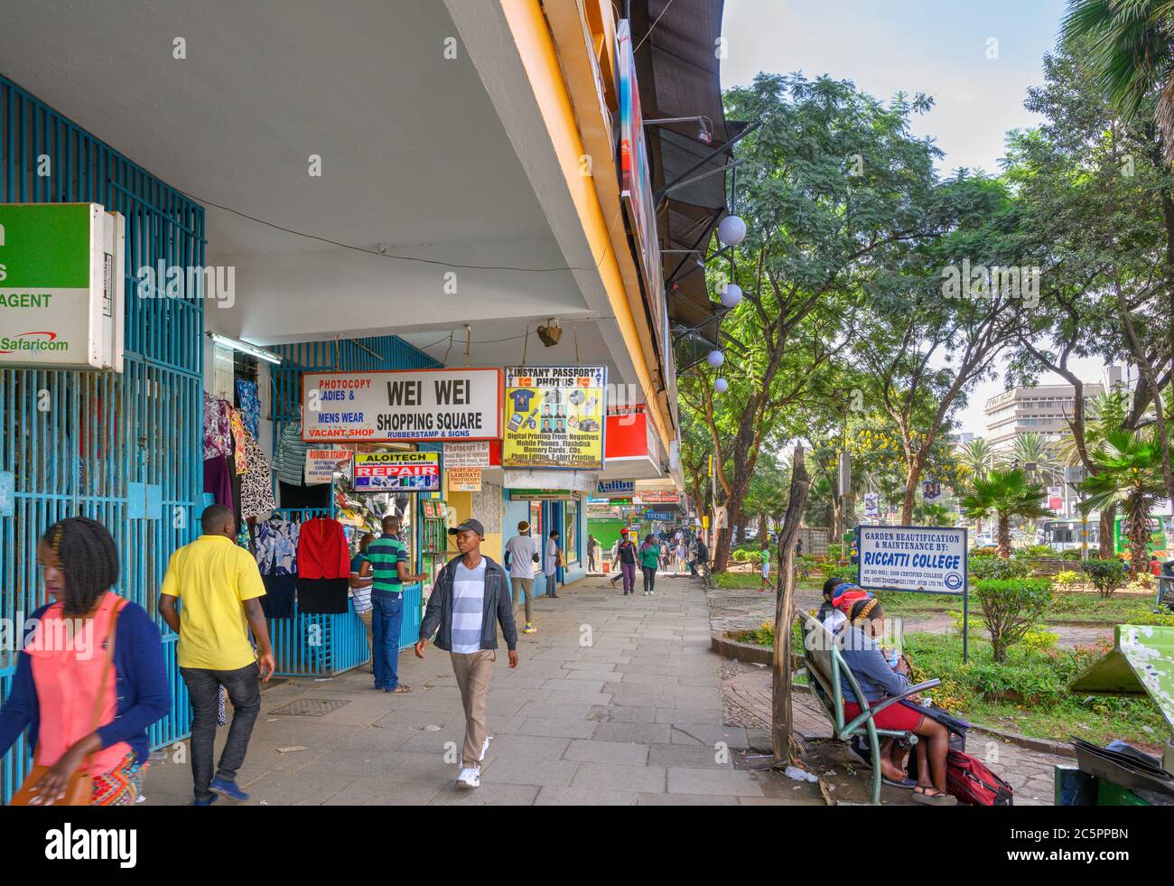 Moi Avenue en el centro de Nairobi, Kenia, África Oriental Foto de stock