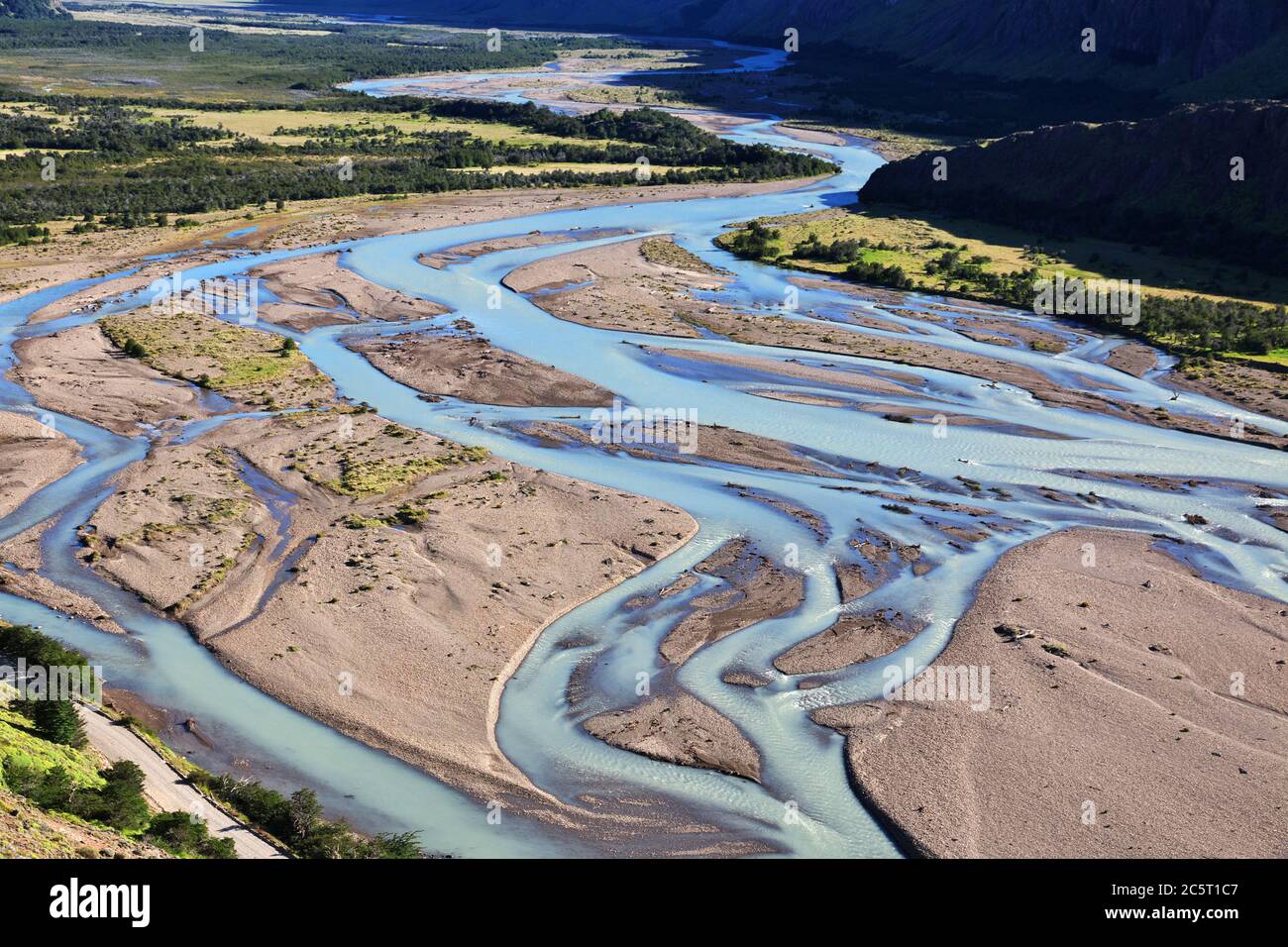 El río cierra Fitz Roy, el Chalten, Patagonia, Argentina Foto de stock