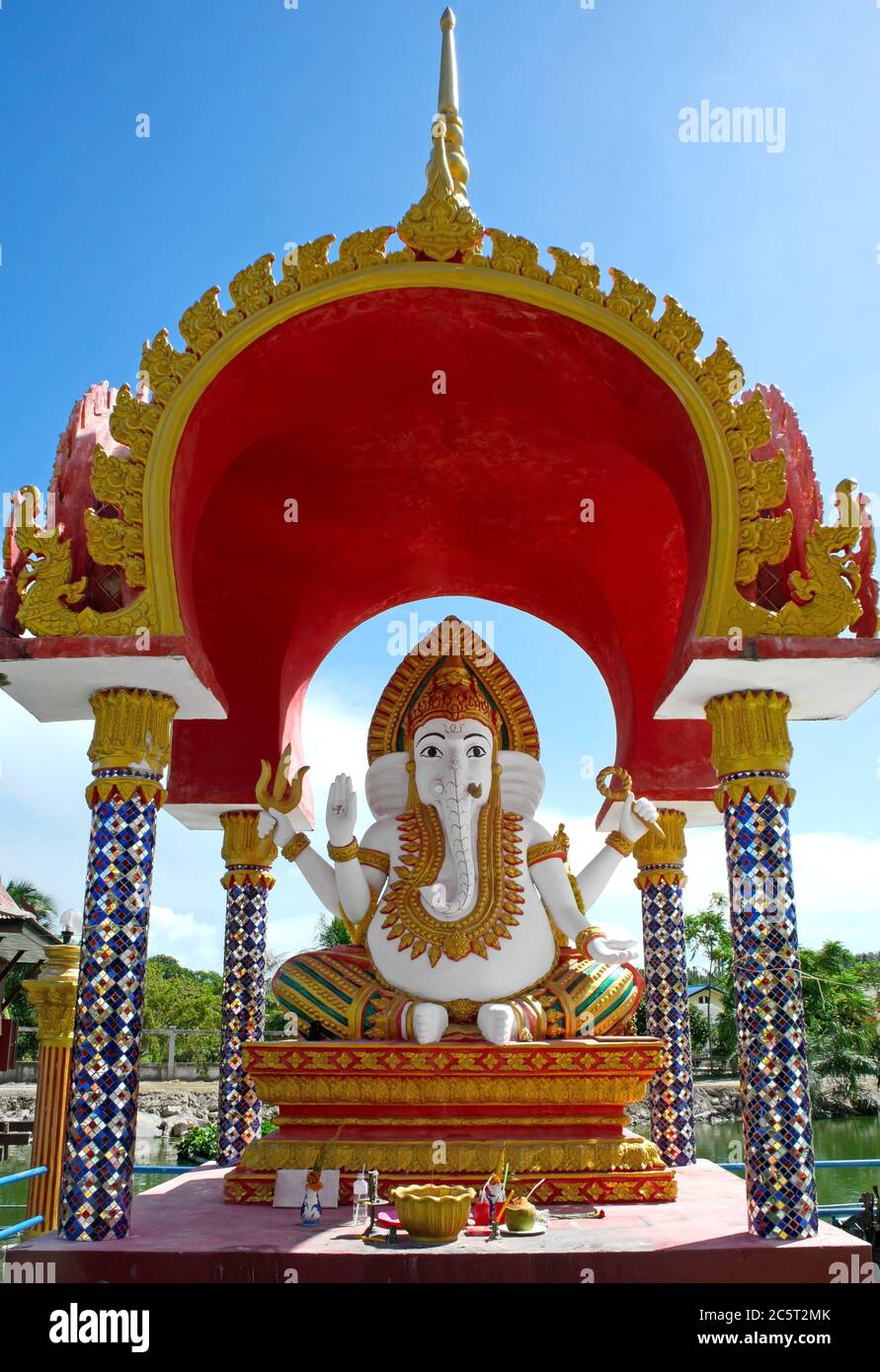 Pagoda Budica cerca de un Gran Buda, Koh Samui, Tailandia Foto de stock